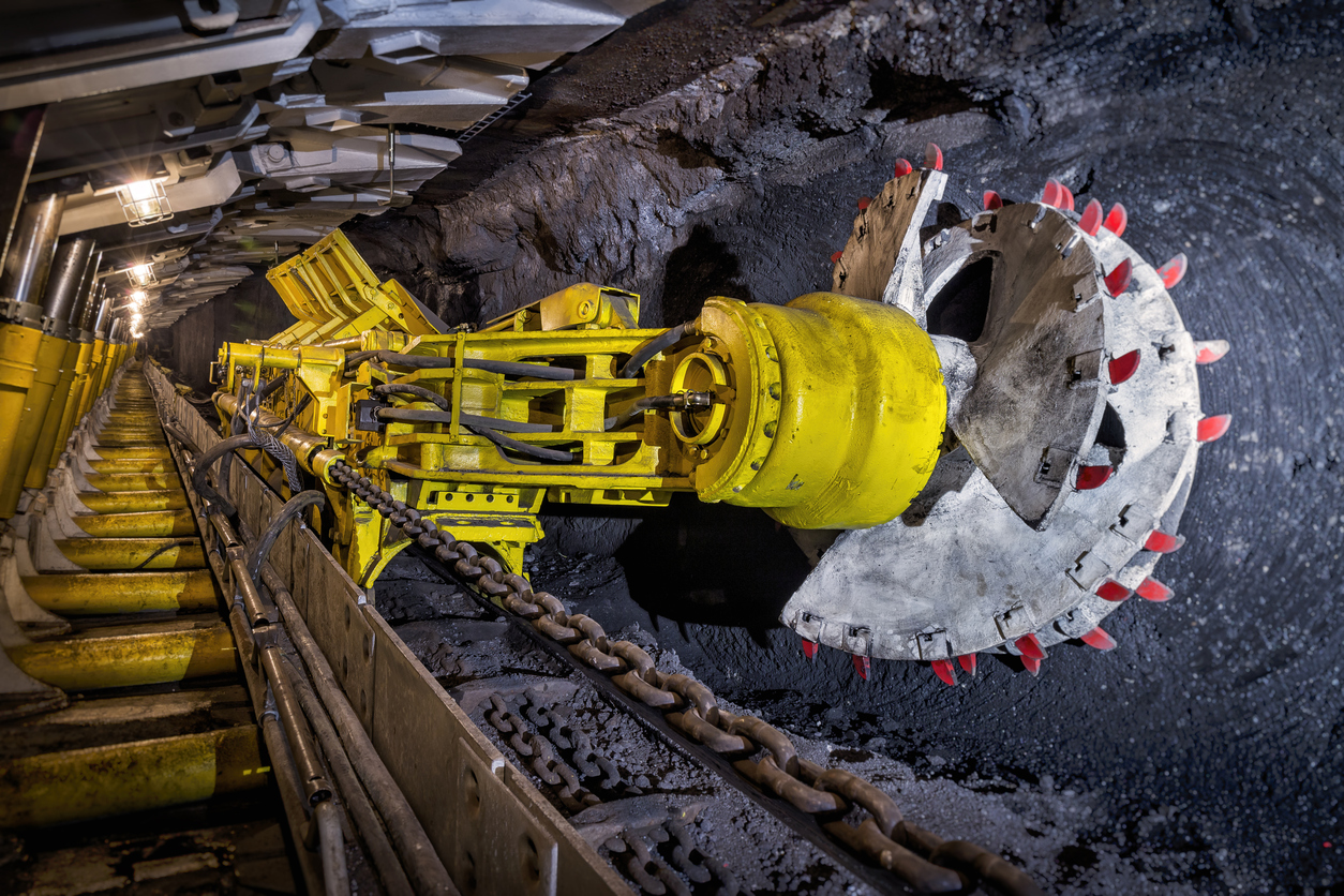 coal-mine-underground-corridor-with-support-system-and-drilling-machine
